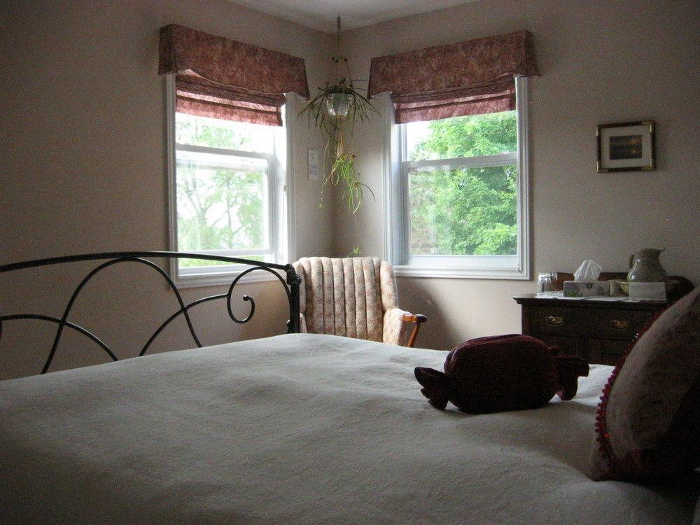 Tulips And Thistle B&B Truro Buitenkant foto